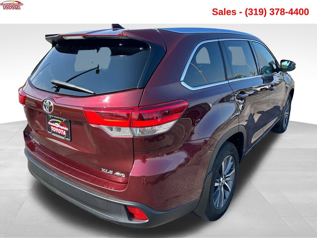 Used 2017 Toyota Highlander XLE w/ Carpet Mat Package AWD/4WD image 5