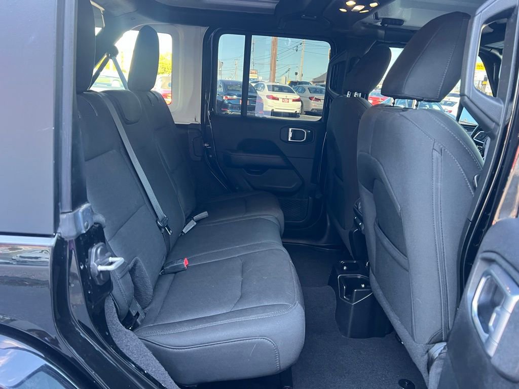 Used 2019 Jeep Wrangler Unlimited Sahara image 19
