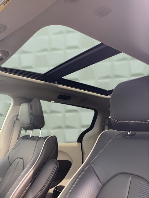 Certified 2024 Chrysler Pacifica Limited image 15