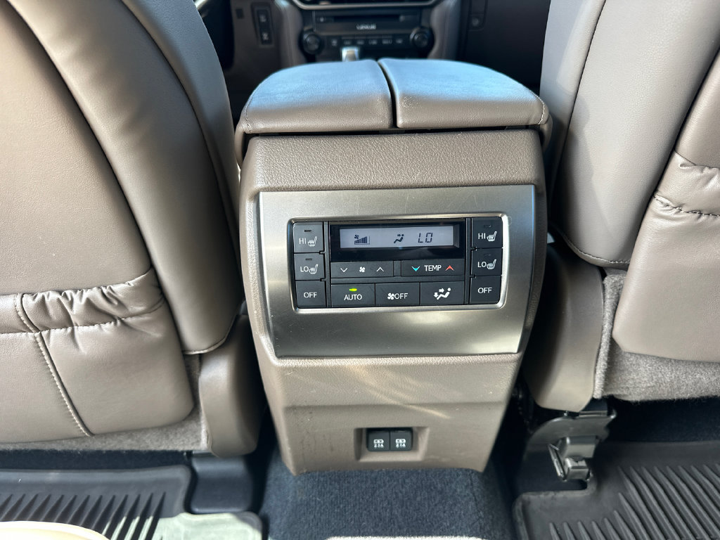 Used 2023 Lexus GX 460 Premium w/ Accessory Package AWD/4WD image 22