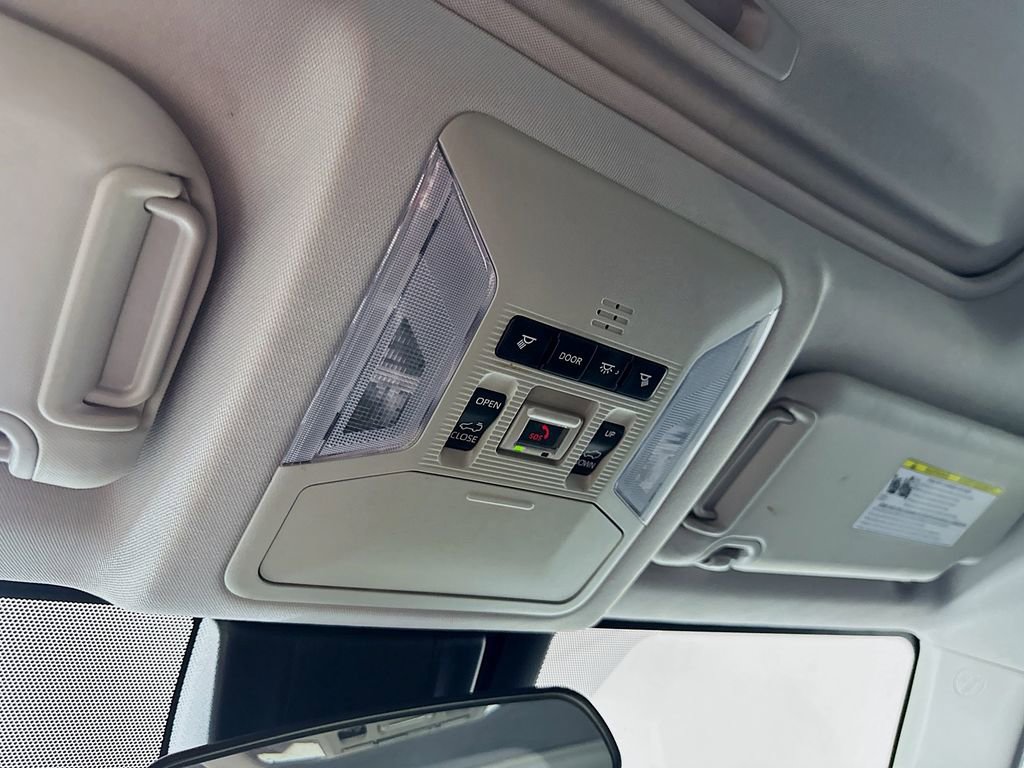 Used 2021 Toyota RAV4 XLE Premium image 32