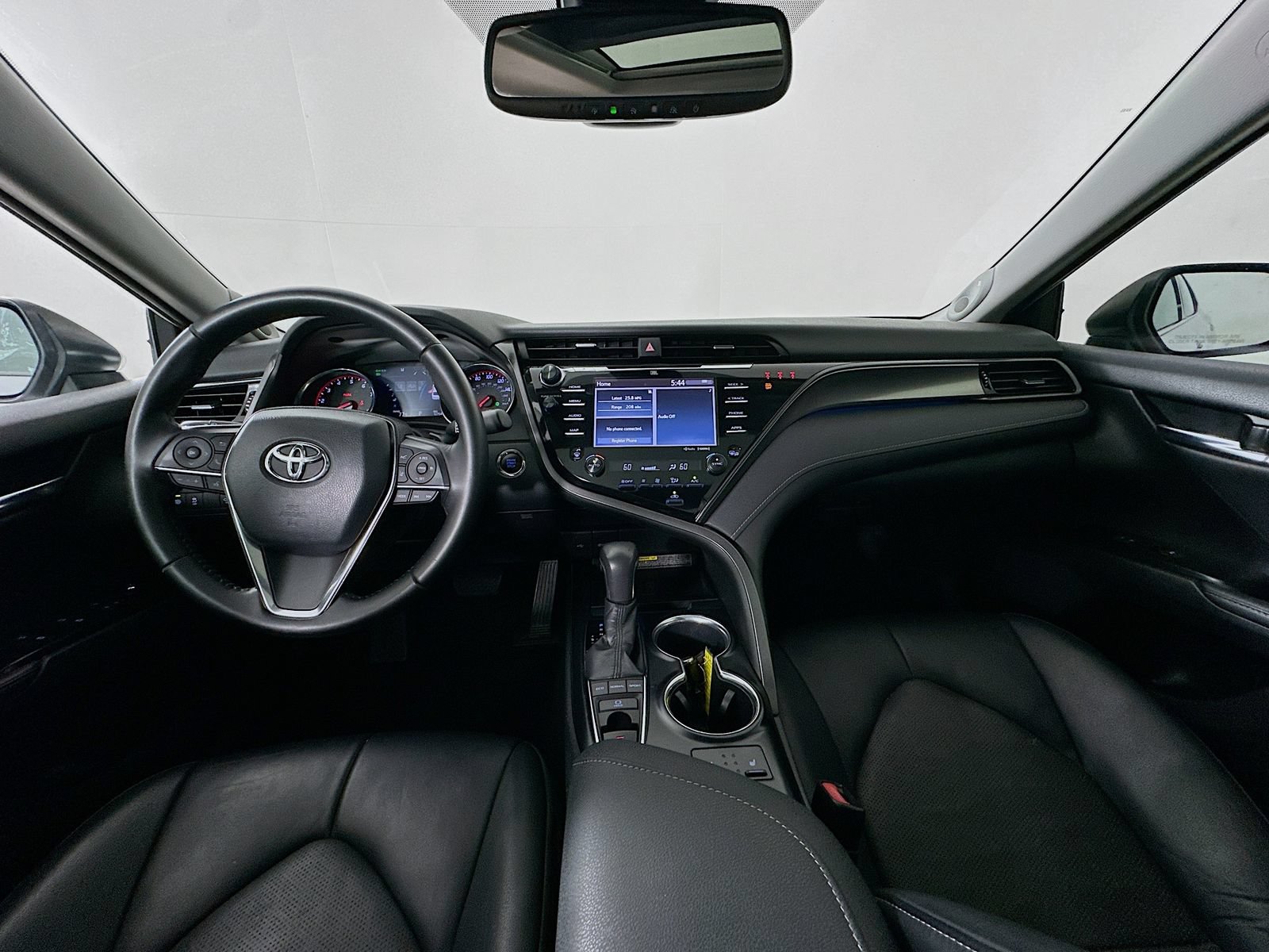 Used 2020 Toyota Camry XSE FWD image 13