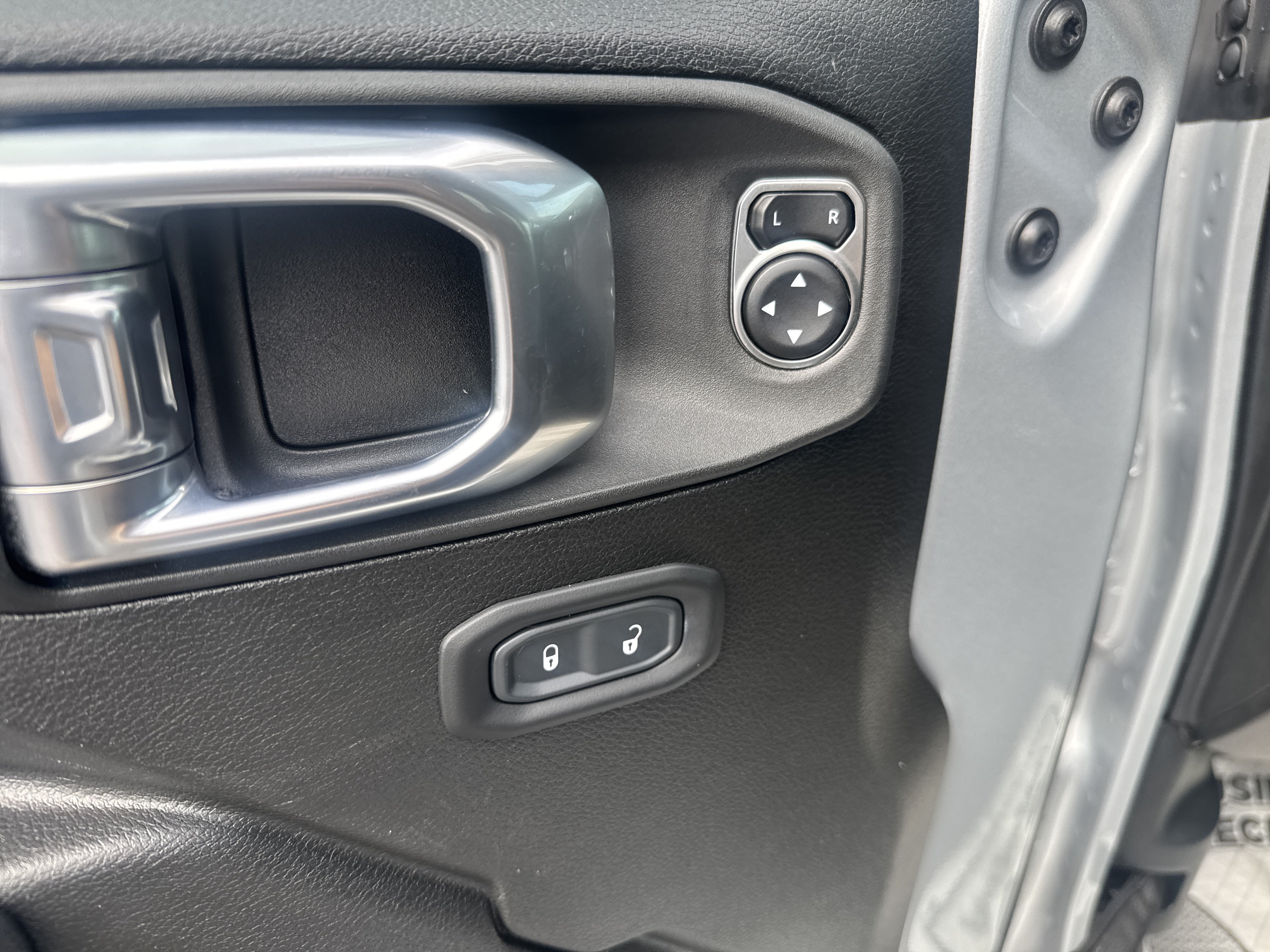 Used 2023 Jeep Wrangler Unlimited w/ Cold Weather Group AWD/4WD image 16