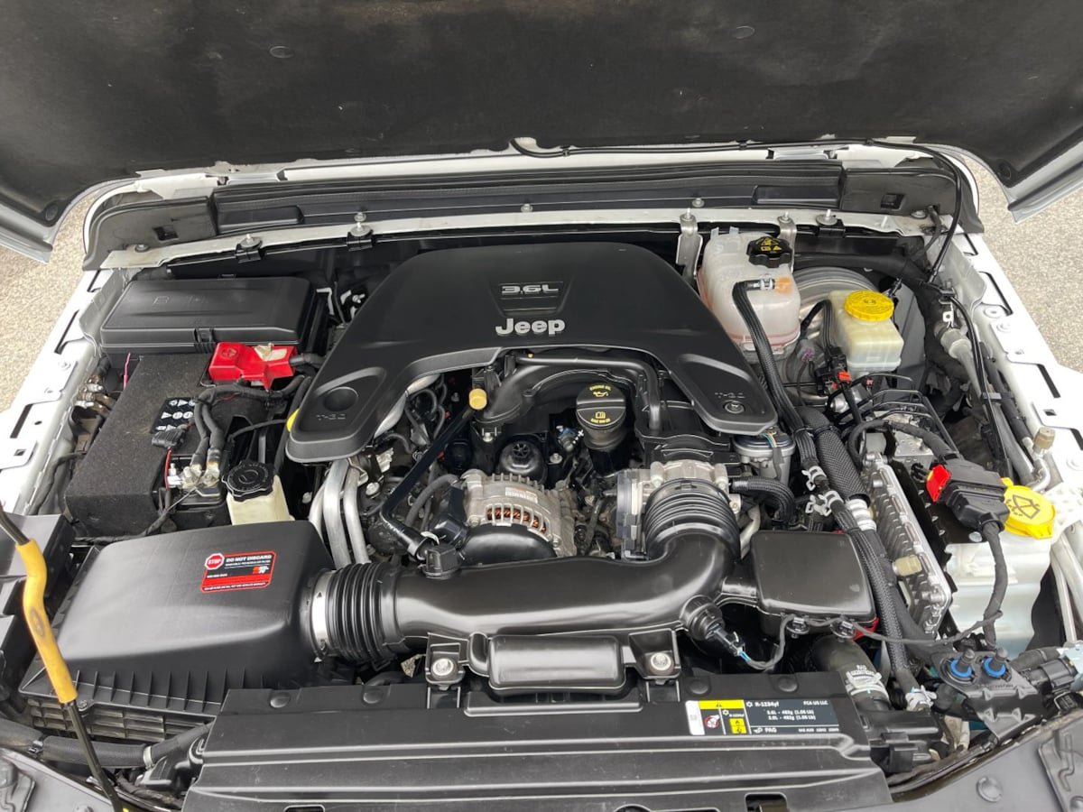 Used 2019 Jeep Wrangler Unlimited Sahara AWD/4WD image 30