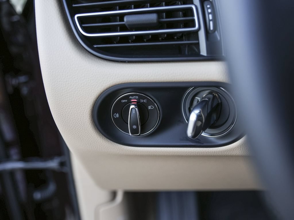 Certified 2026 Porsche Macan AWD/4WD image 20