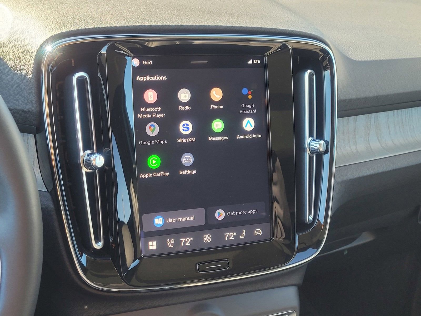 Certified 2023 Volvo XC40 B5 Plus w/ Protection Package Premier image 23