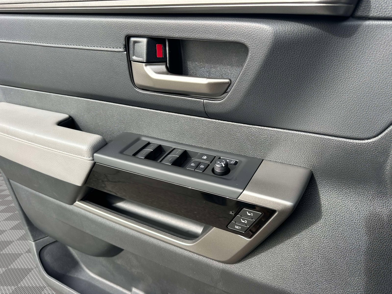 Used 2025 Toyota Tundra Limited image 23