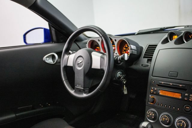 Used 2005 Nissan 350Z Coupe w/ (N93) Cargo Convenience Pkg RWD image 4