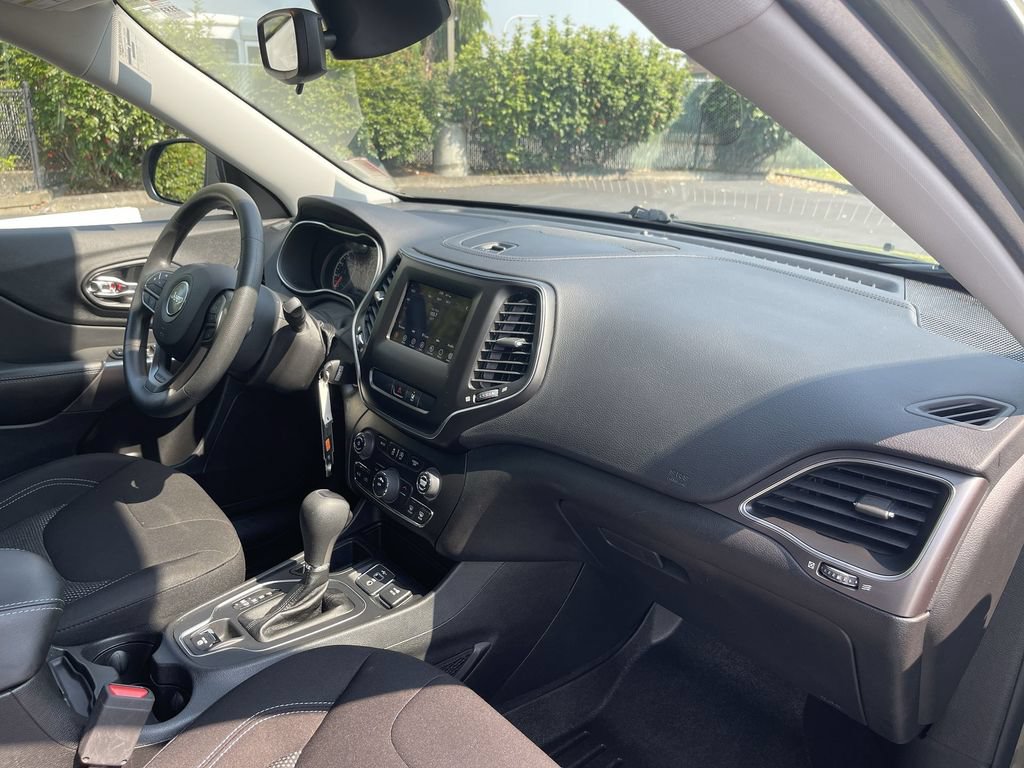 Used 2021 Jeep Cherokee Latitude FWD image 26