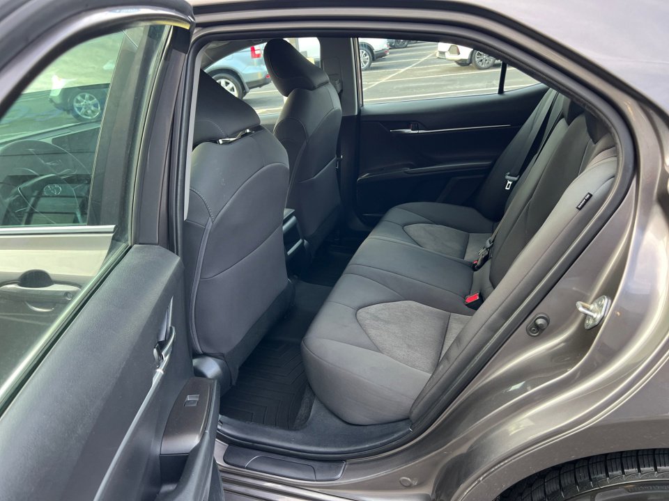 Used 2022 Toyota Camry LE image 34