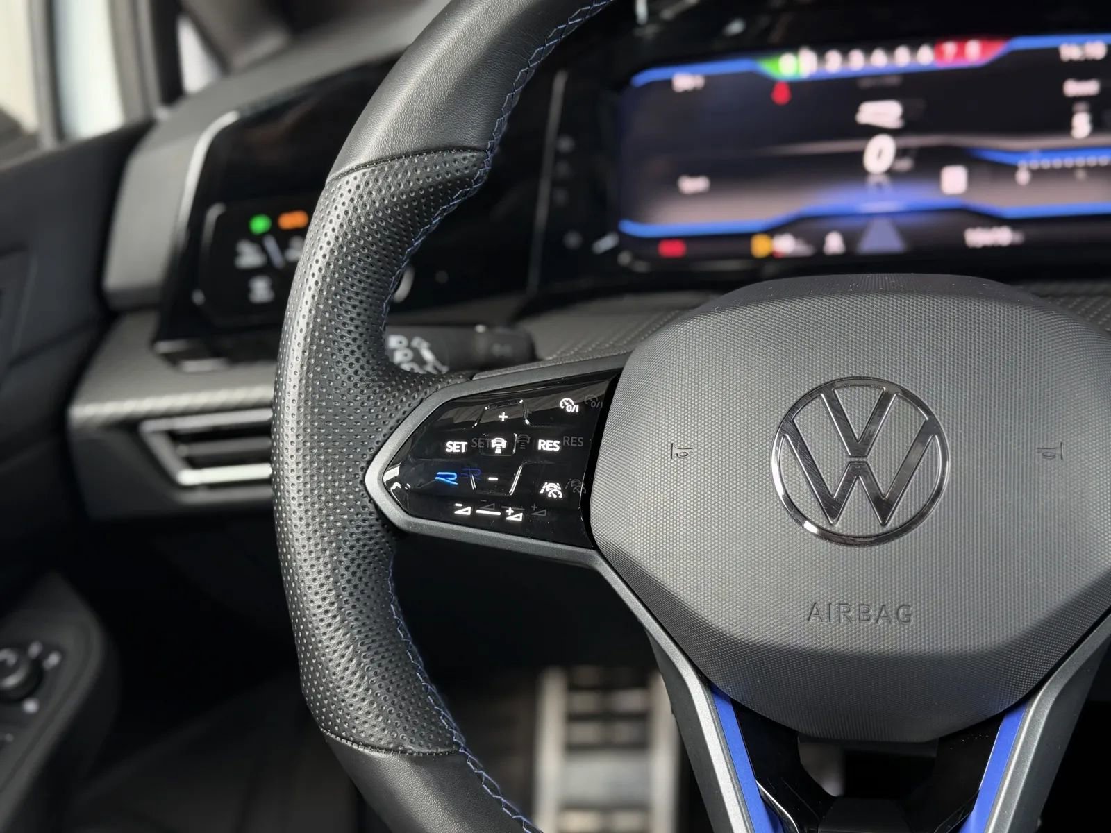 Used 2024 Volkswagen Golf R AWD/4WD image 22