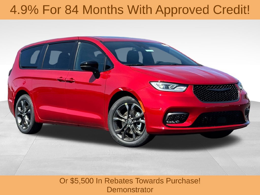 New 2026 Chrysler Pacifica Select FWD image 1