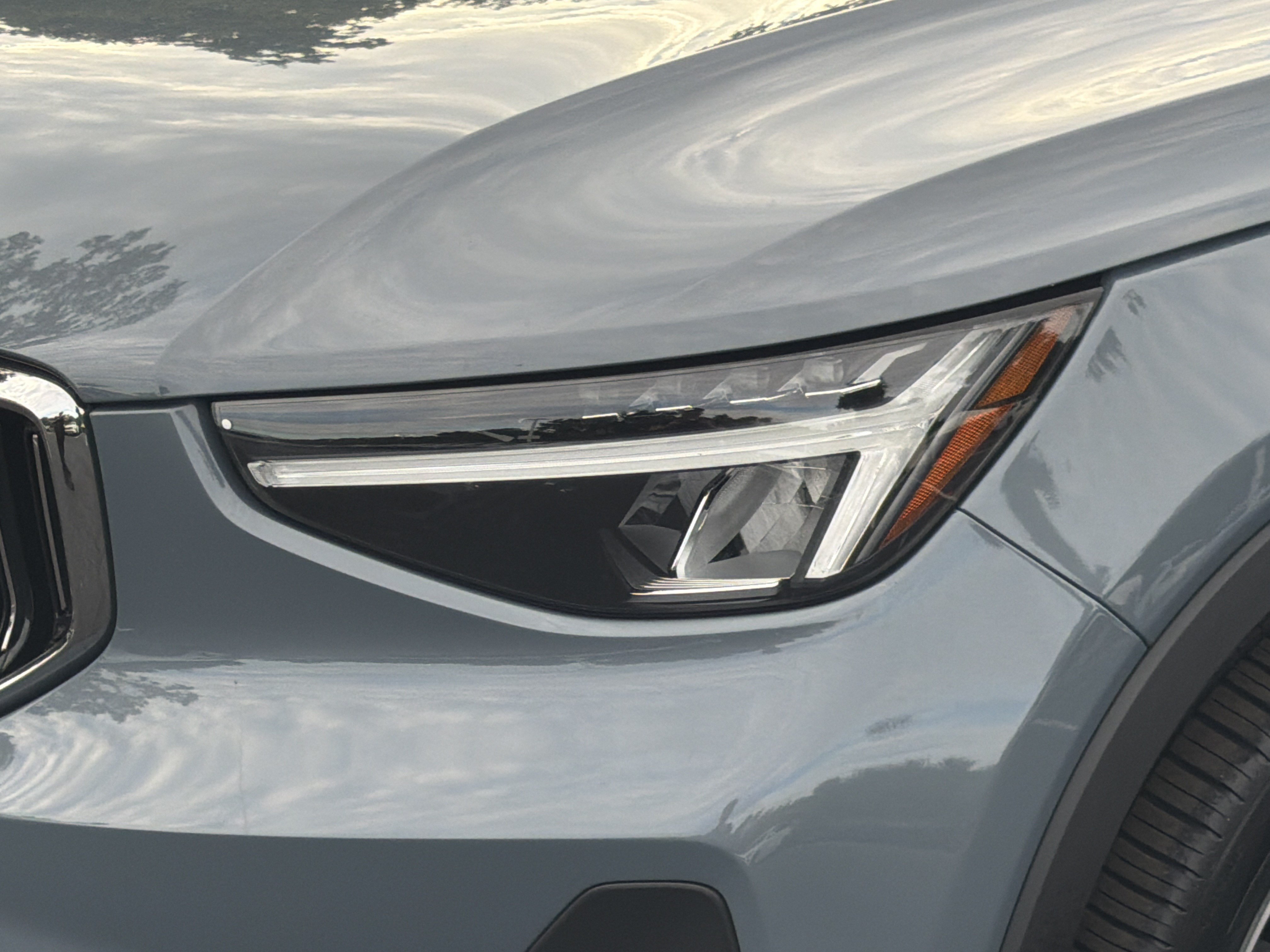 Certified 2023 Volvo XC40 B5 Plus w/ Protection Package Premier AWD/4WD image 6