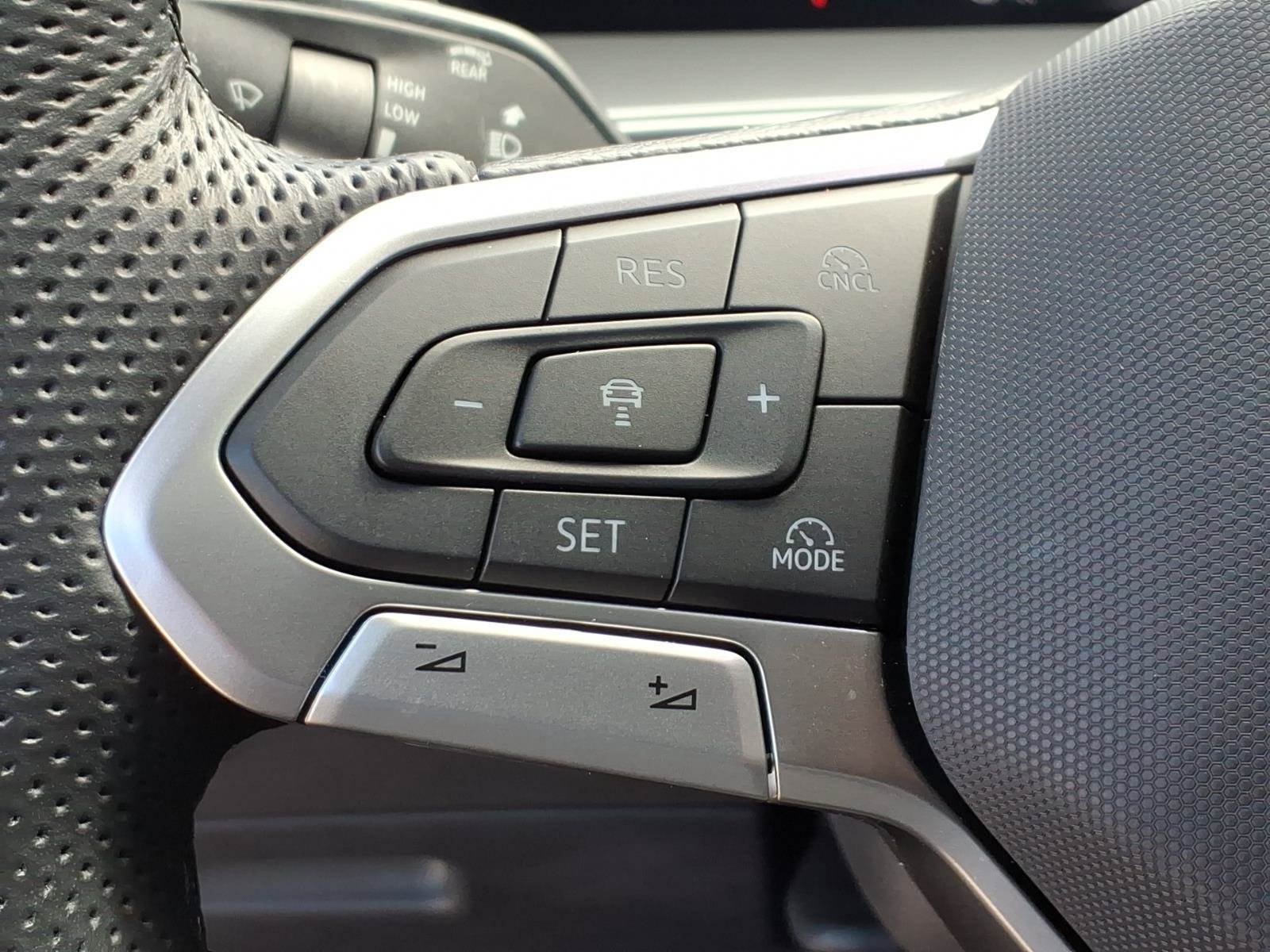 Used 2026 Volkswagen Tiguan SE R-Line FWD image 18