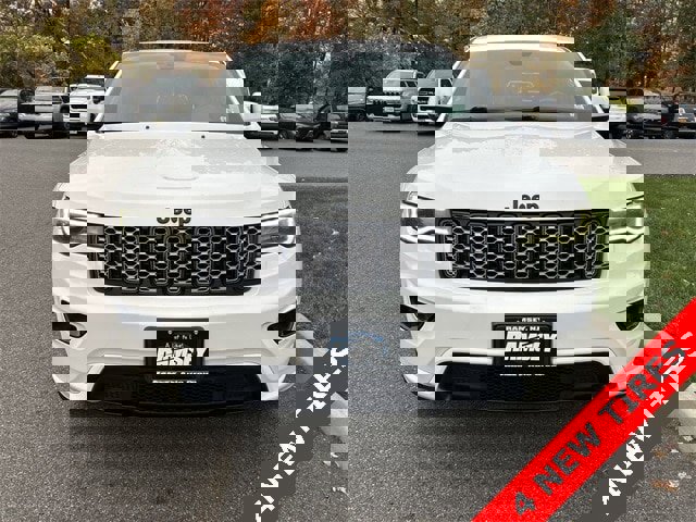 Certified 2021 Jeep Grand Cherokee Laredo X image 3