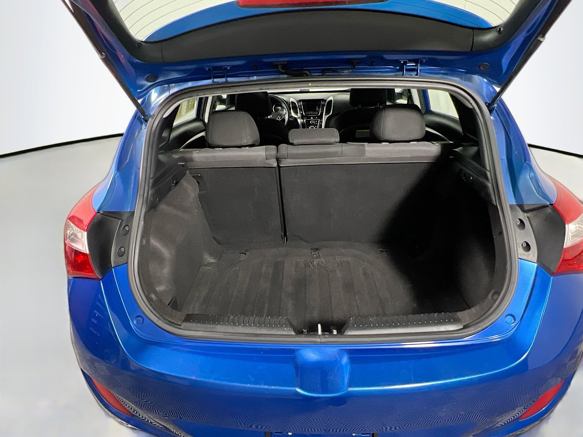 Used 2017 Hyundai Elantra GT image 31