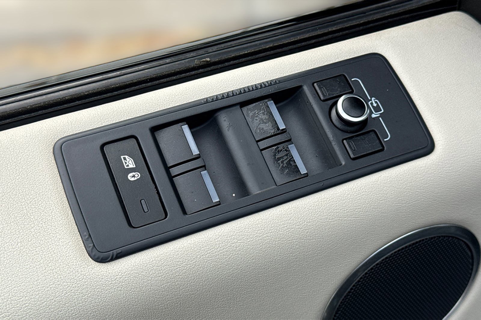 Used 2015 Land Rover Range Rover Sport HSE image 12