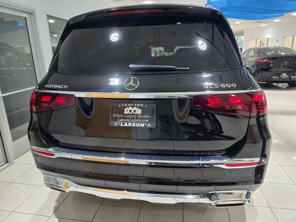 Used 2025 Mercedes-Benz Maybach GLS 600 4MATIC image 4