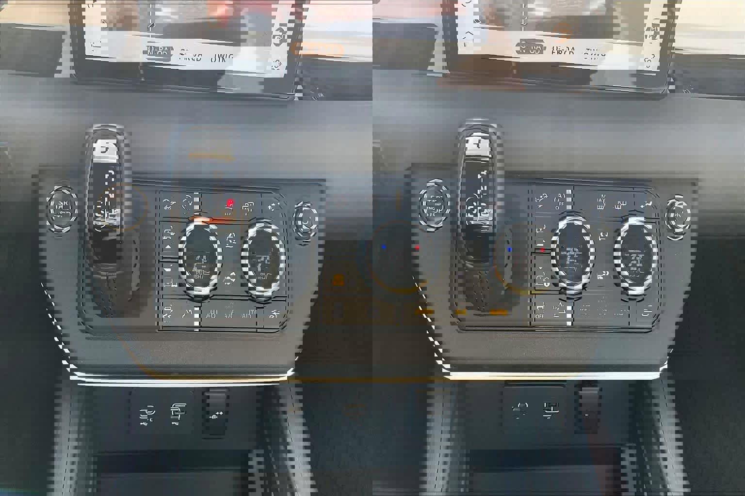 Used 2023 Land Rover Defender 110 SE image 35