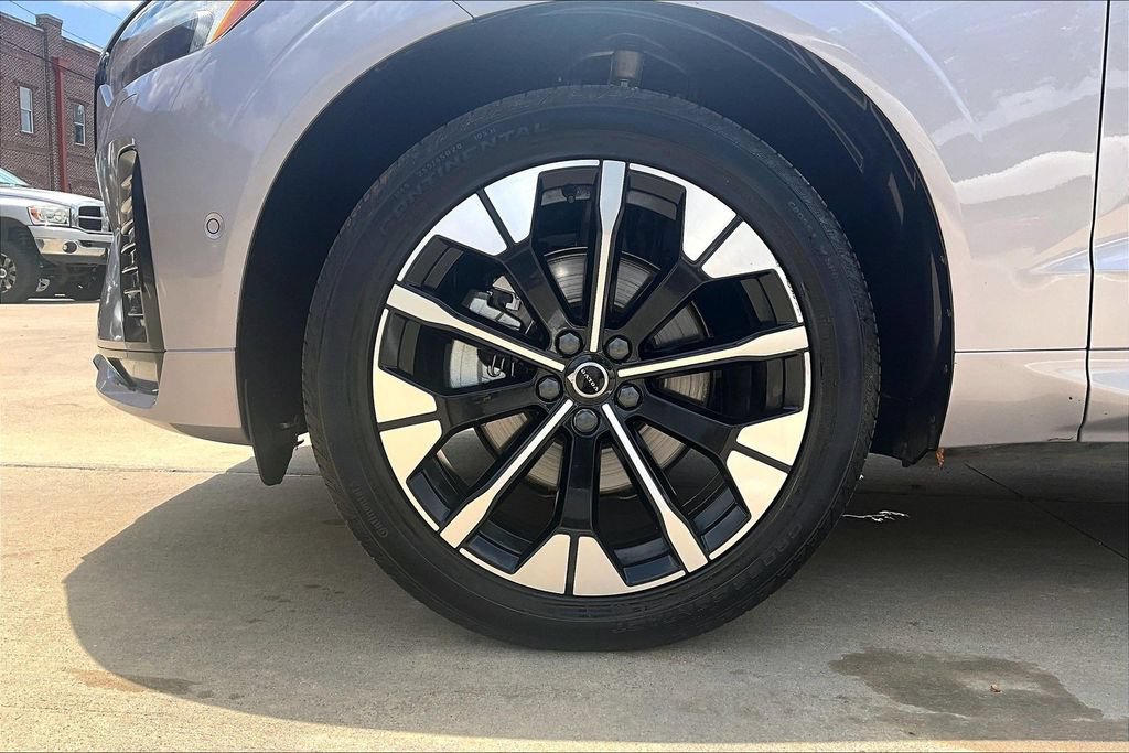 Certified 2026 Volvo XC60 B5 Plus AWD/4WD image 11