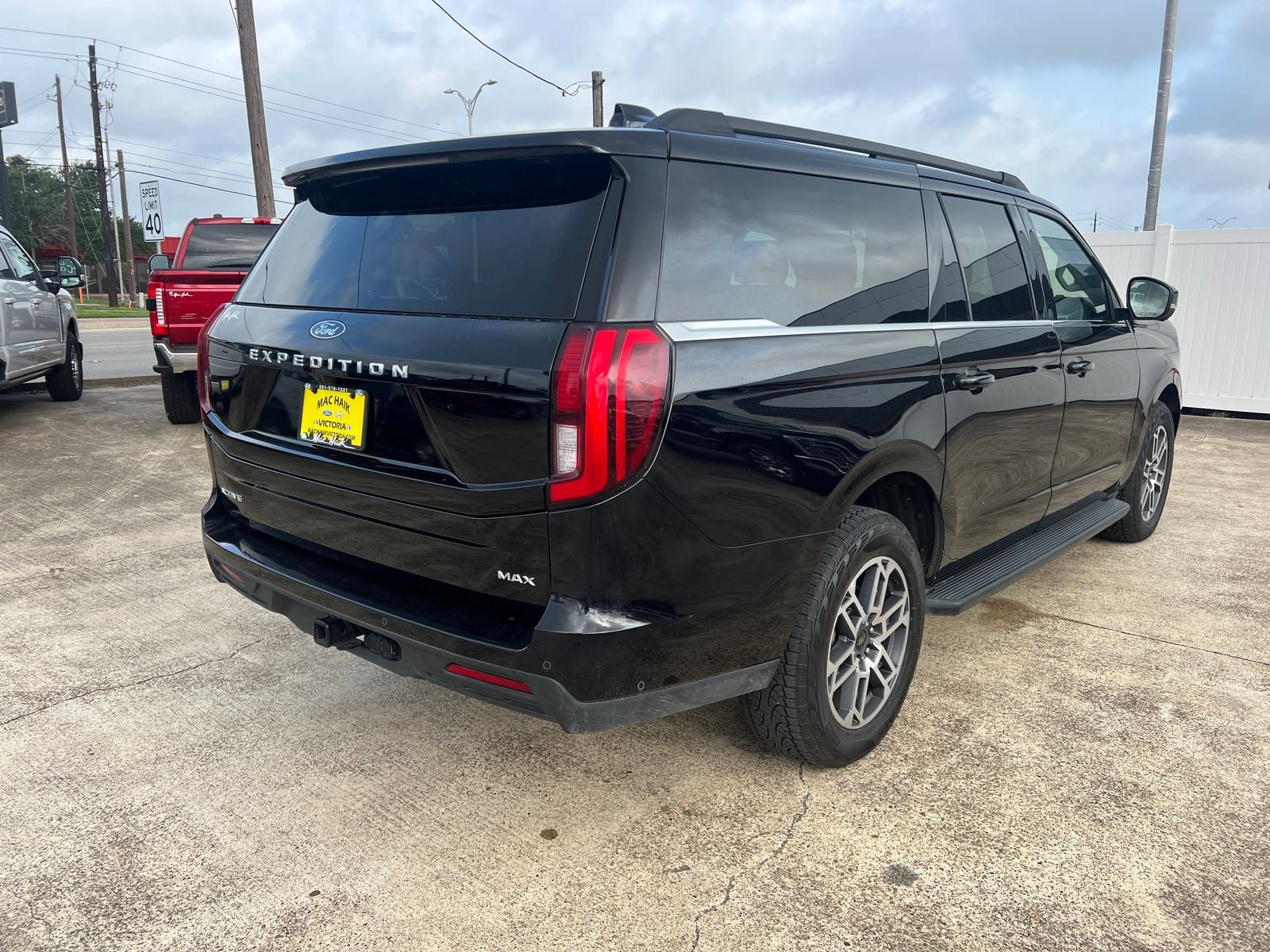 Used 2025 Ford Expedition Max Active AWD/4WD image 3