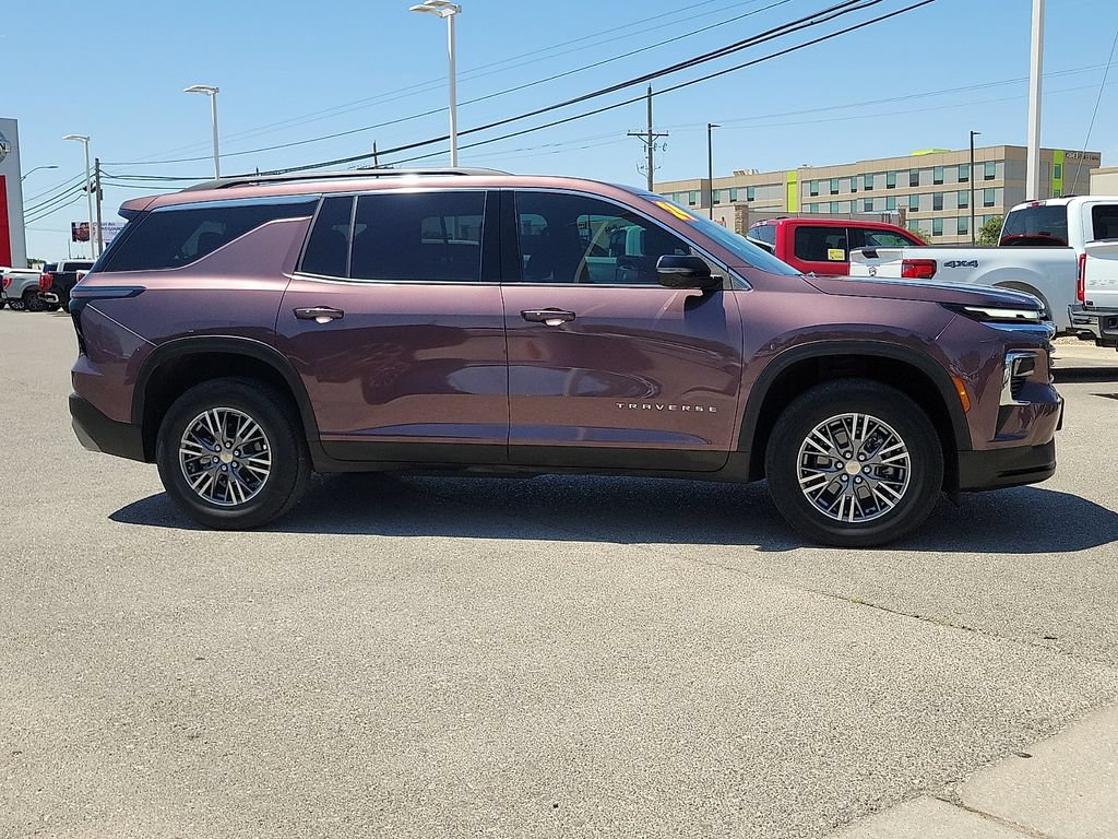 Used 2024 Chevrolet Traverse LT FWD image 14