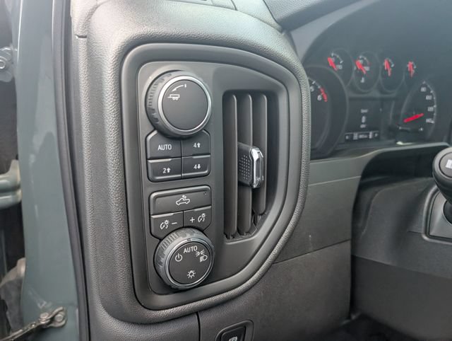 Used 2026 Chevrolet Silverado 1500 Custom Trail Boss w/ LPO, Dark Essentials Package AWD/4WD image 18