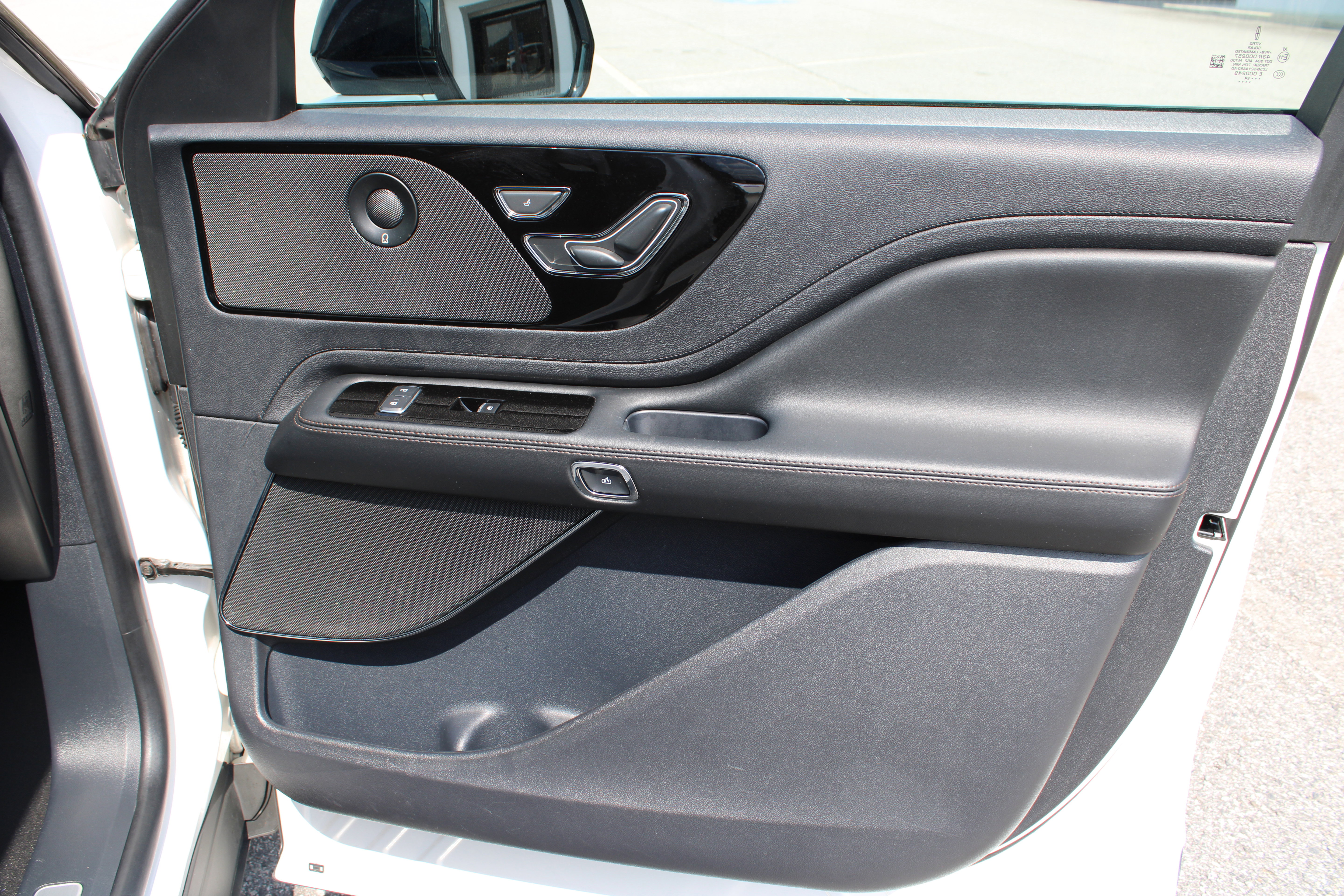 Used 2025 Lincoln Aviator AWD w/ Equipment Group 101A image 18