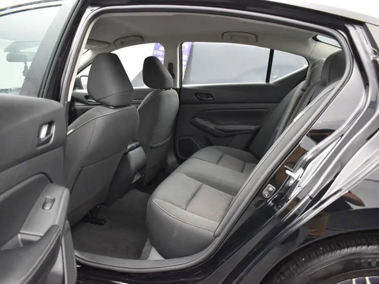 Used 2024 Nissan Altima 2.5 SV image 16