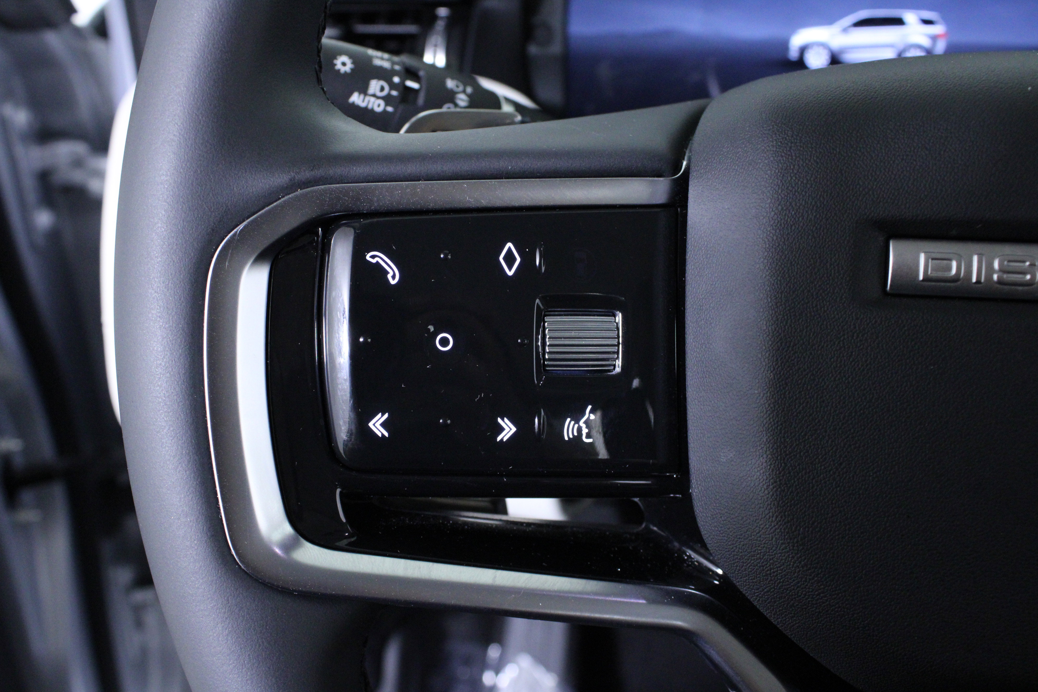 Used 2025 Land Rover Discovery Sport S image 24