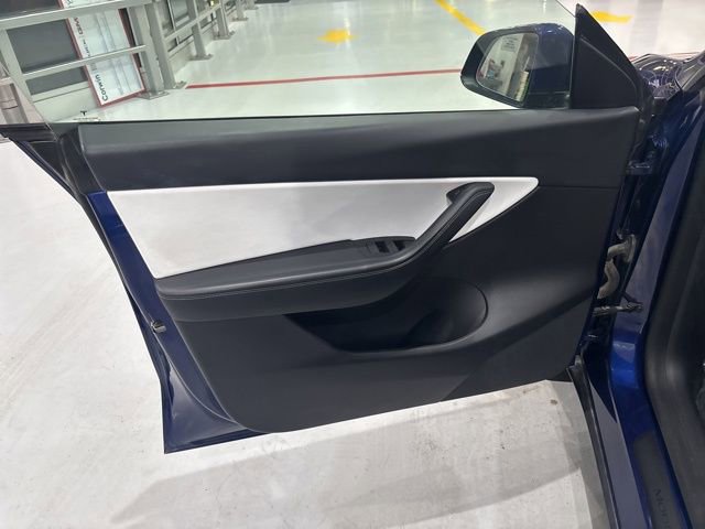 Used 2022 Tesla Model Y Long Range image 12