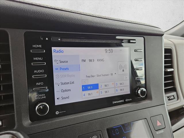 Used 2018 Toyota Sienna XLE FWD image 13