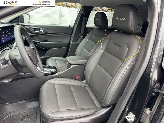 Used 2024 Chevrolet Trax ACTIV w/ Sunroof Package image 13