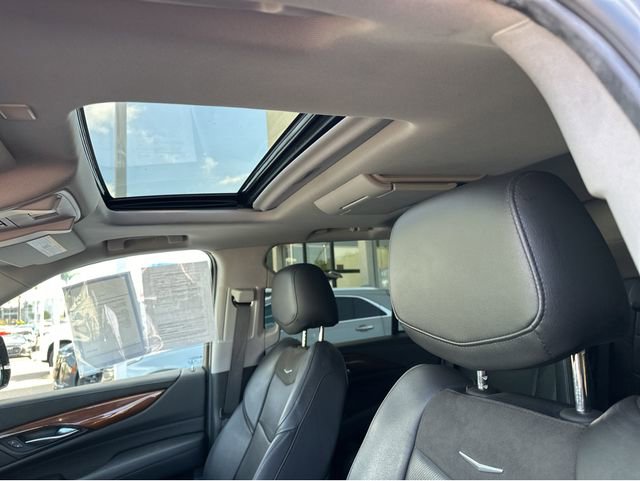 Used 2020 Cadillac Escalade Premium Luxury w/ LPO, Radiant Package image 24
