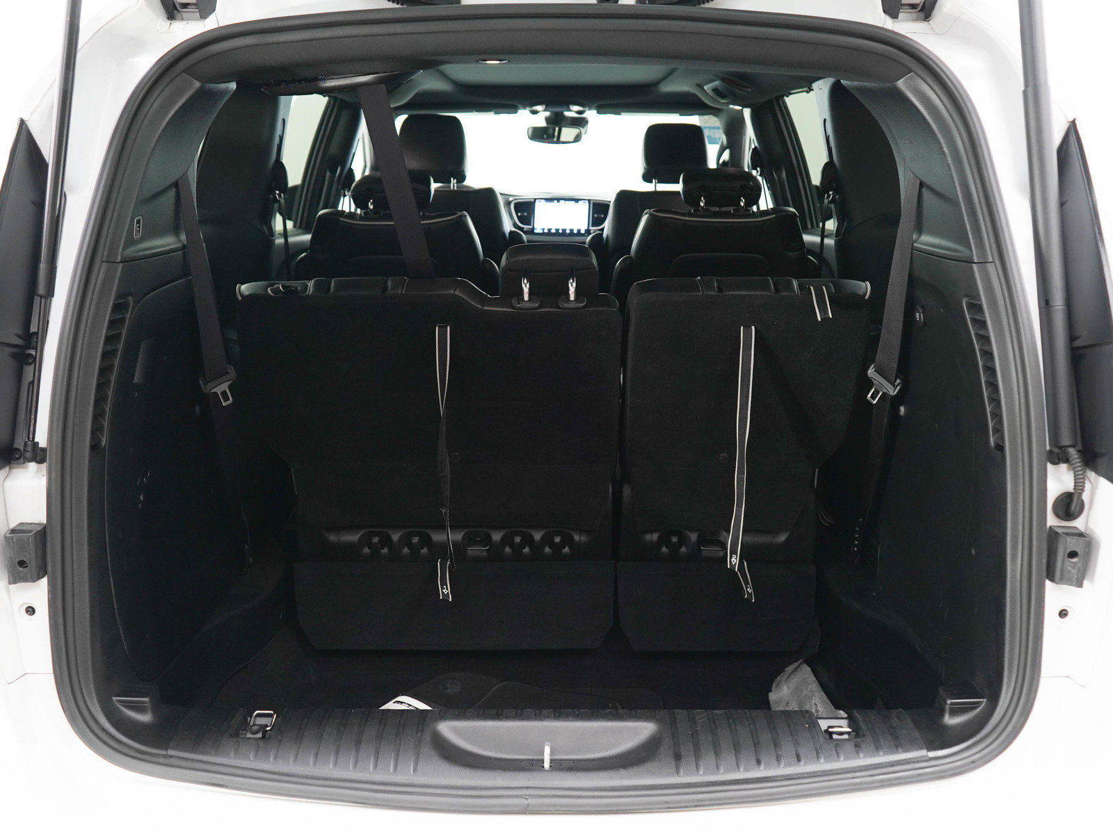 Used 2025 Chrysler Pacifica Limited FWD image 19