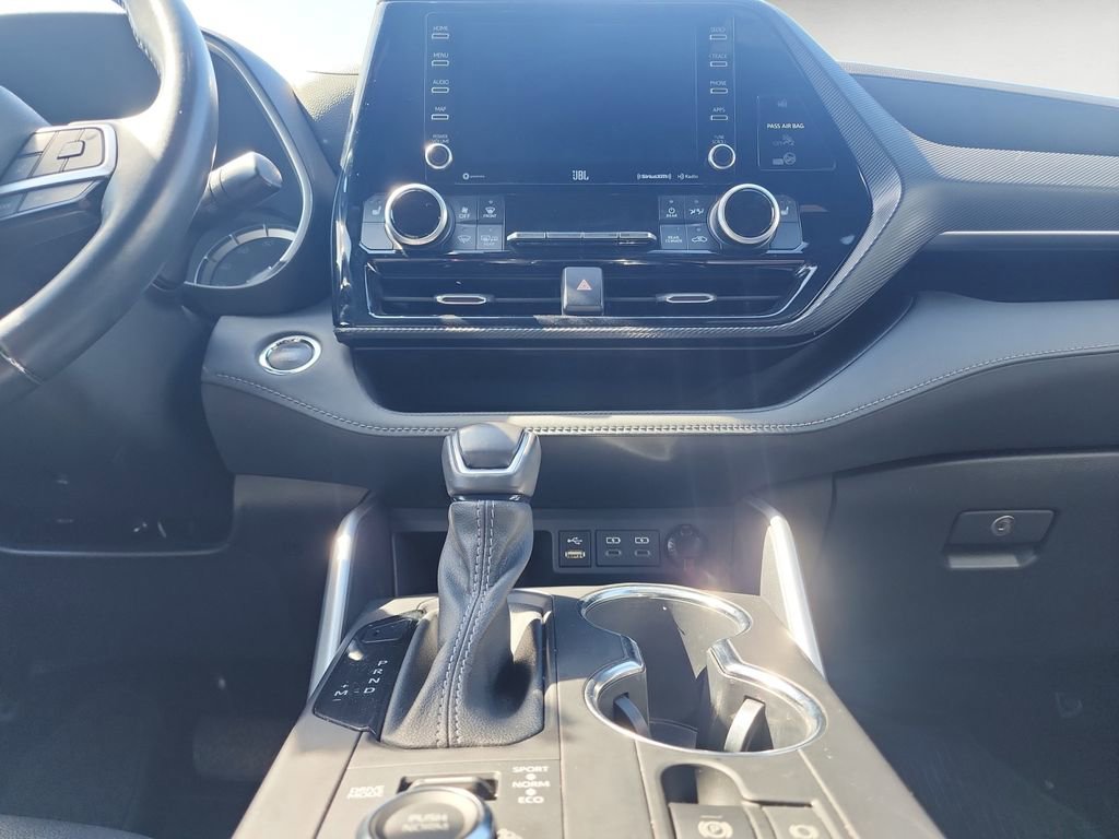Used 2022 Toyota Highlander XSE image 11