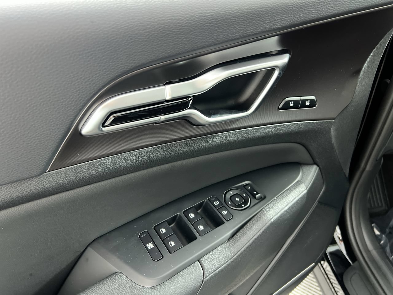Certified 2026 Kia Sportage SX FWD image 16
