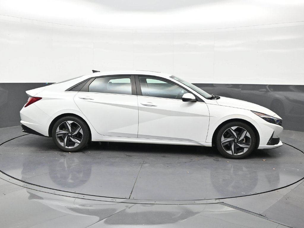 Used 2022 Hyundai Elantra Limited w/ Cargo Package FWD image 6
