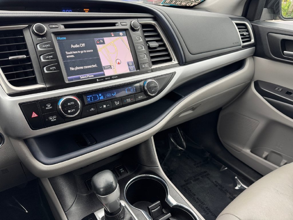 Used 2019 Toyota Highlander XLE AWD/4WD image 29