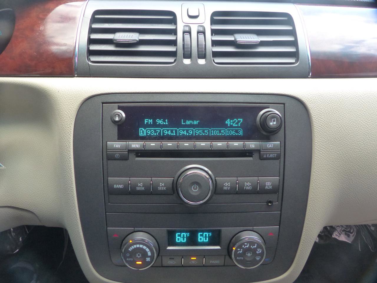 Used 2009 Buick Lucerne CXL FWD image 20