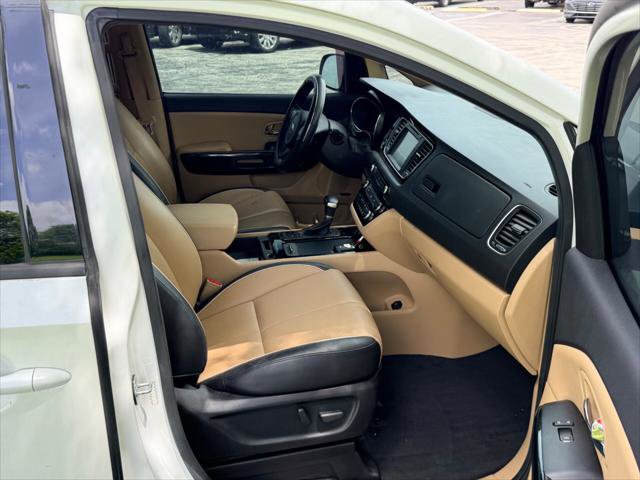 Used 2017 Kia Sedona SX FWD image 18