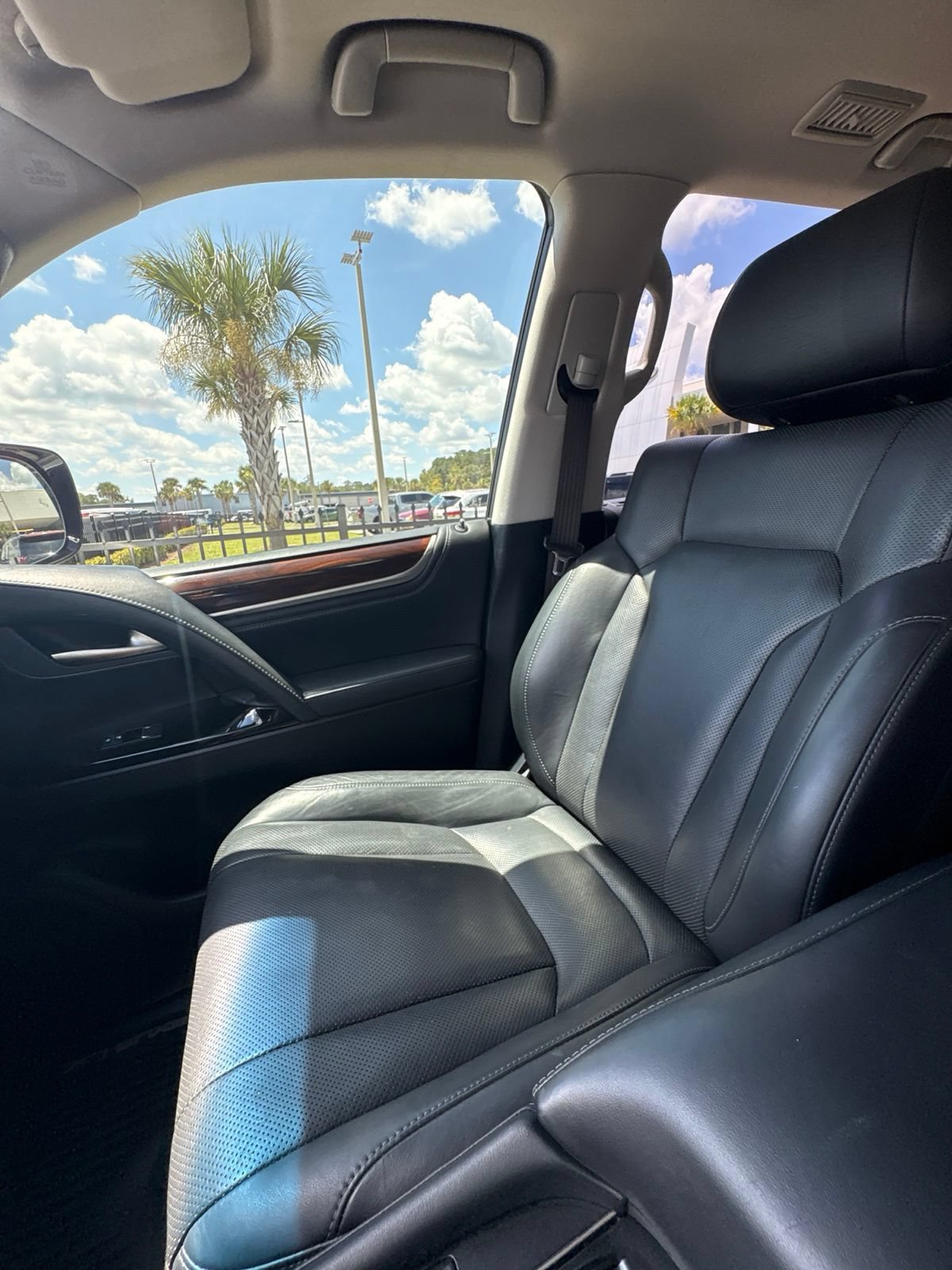 Used 2019 Lexus LX 570 4WD w/ Luxury Package image 34