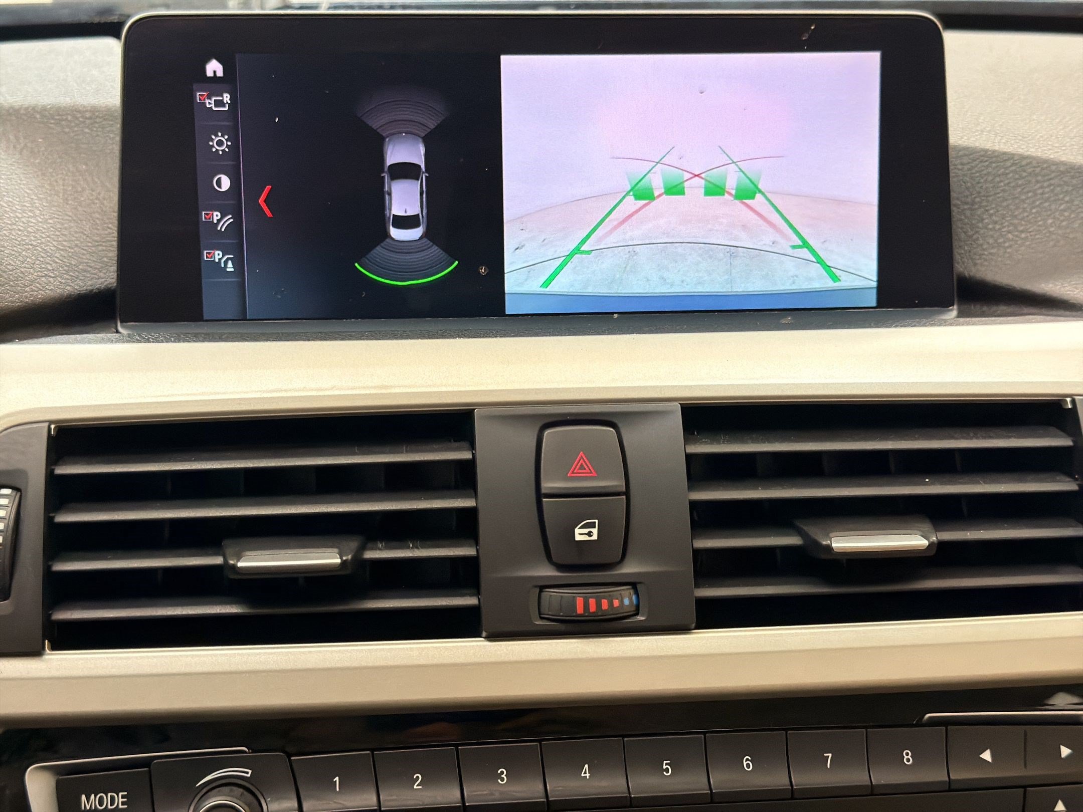 Used 2018 BMW 320i xDrive Sedan w/ Convenience Package AWD/4WD image 25