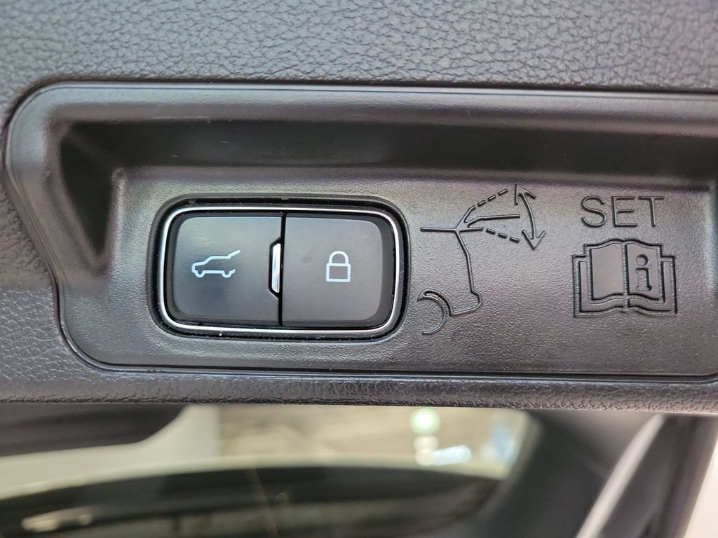 Used 2021 Ford Explorer XLT w/ Equipment Group 202A AWD/4WD image 15