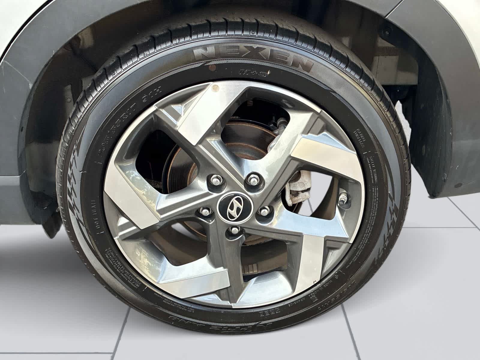 Used 2025 Hyundai Venue SEL FWD image 11