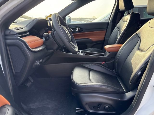 Used 2025 Jeep Compass Limited image 8