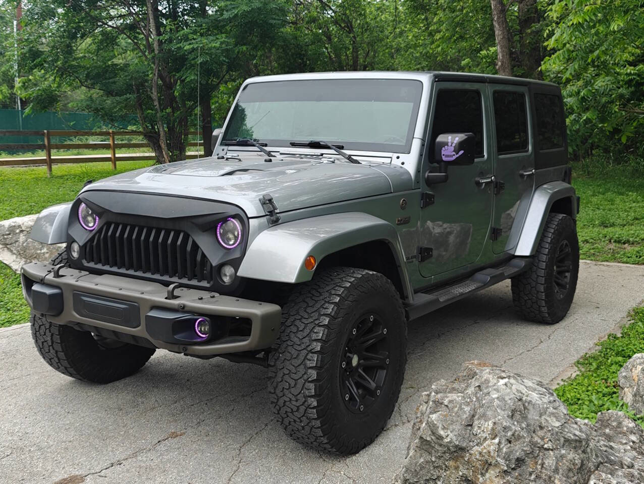 Used 2016 Jeep Wrangler Unlimited Sahara AWD/4WD image 7