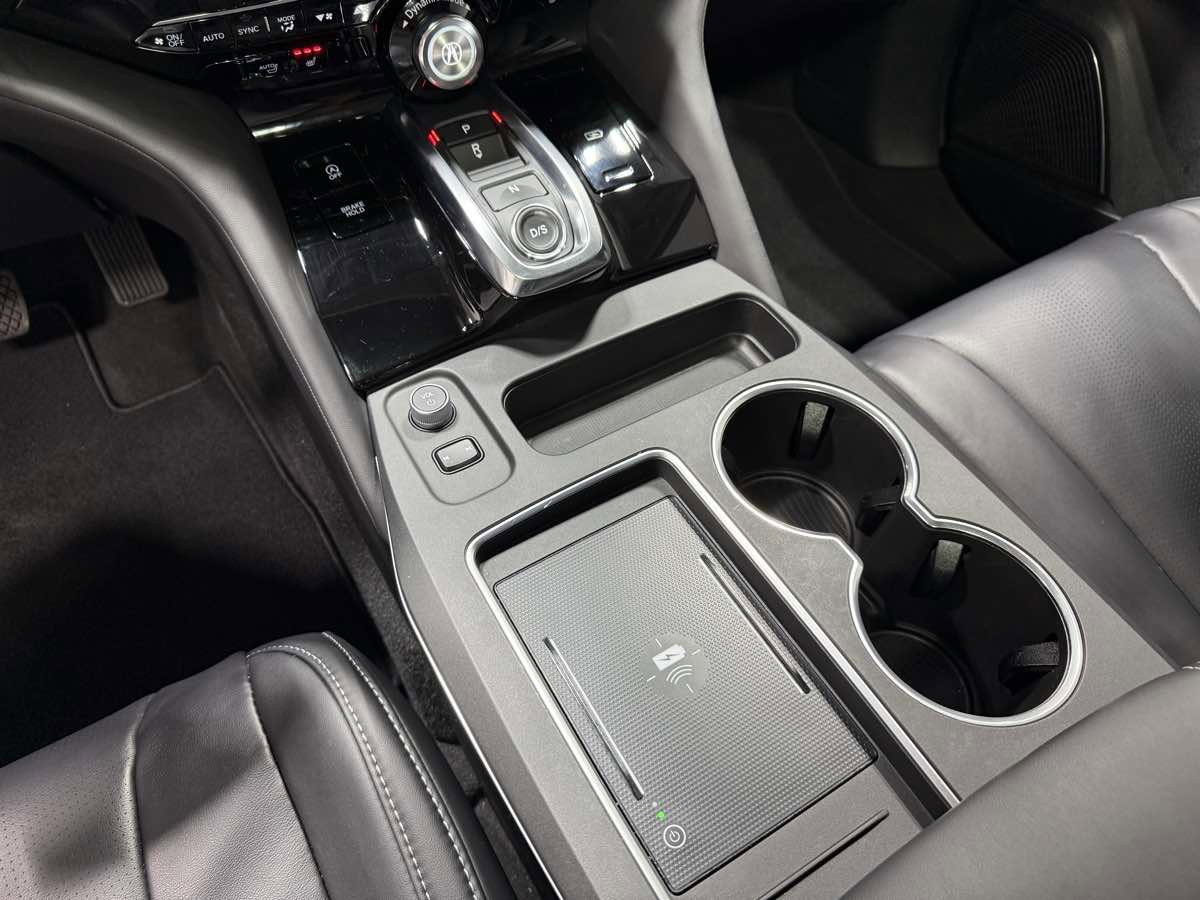 Used 2025 Acura MDX SH-AWD w/ Technology Package image 12