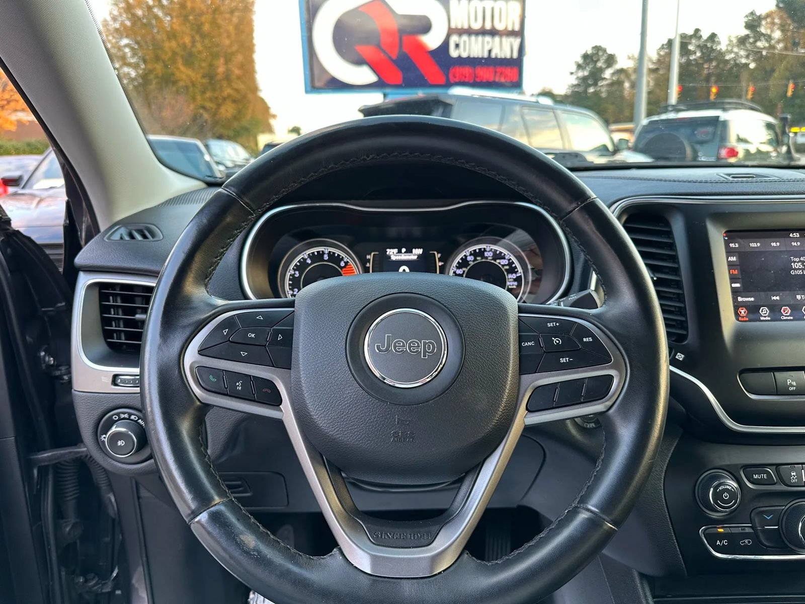 Used 2019 Jeep Cherokee Latitude Plus AWD/4WD image 12