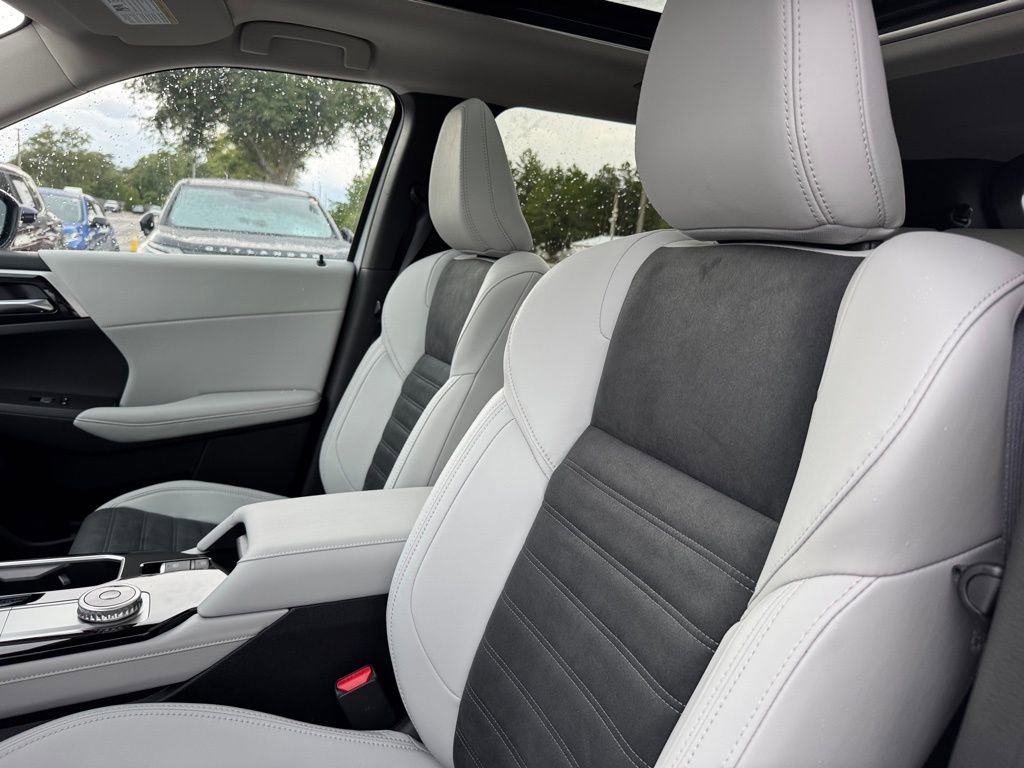 New 2025 Mitsubishi Outlander SE image 30